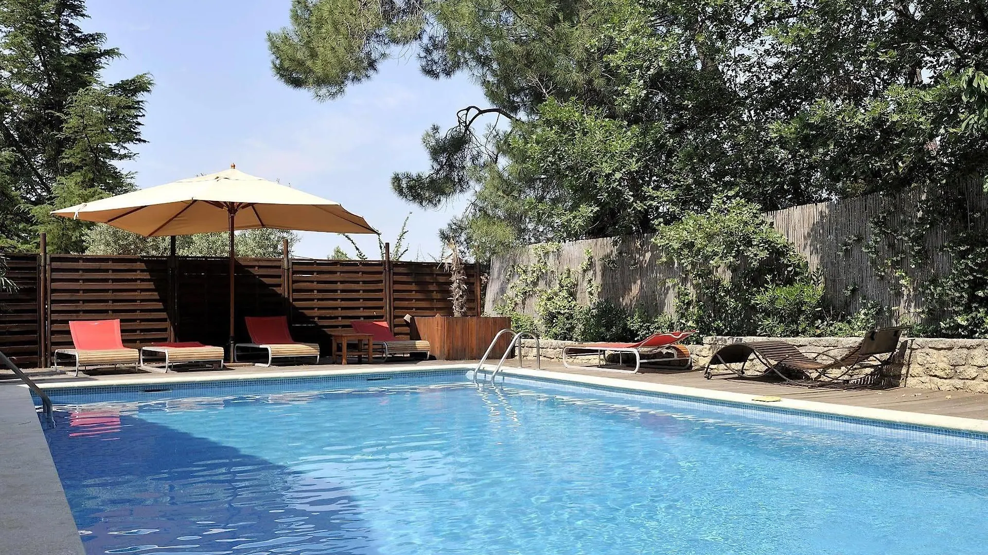Logis Hotel Restaurant Des Pins Bedoin 3*,